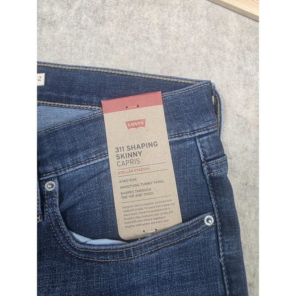 Levi's 311 Women's Shaping Skinny Denim Capri Dark Wash Jeans Size 32 (32x31) - Picture 3 of 13